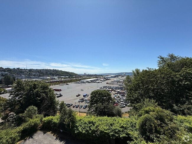 Building Photo - Holly Terrace Condominiums - Magnolia Unit 404