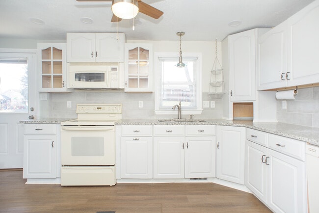 Beautiful kitchen - 1429 Virginia Ave Unit A