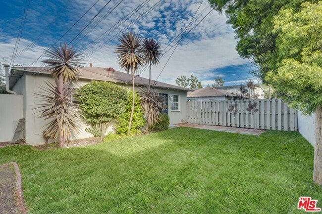 Photo - 4179 Ince Blvd Unidad 1/2