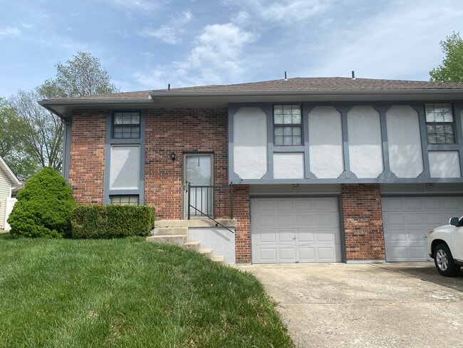 Building Photo - 733 SE Claremont St