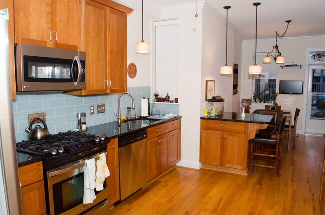 Photo - 1604 Johnson St