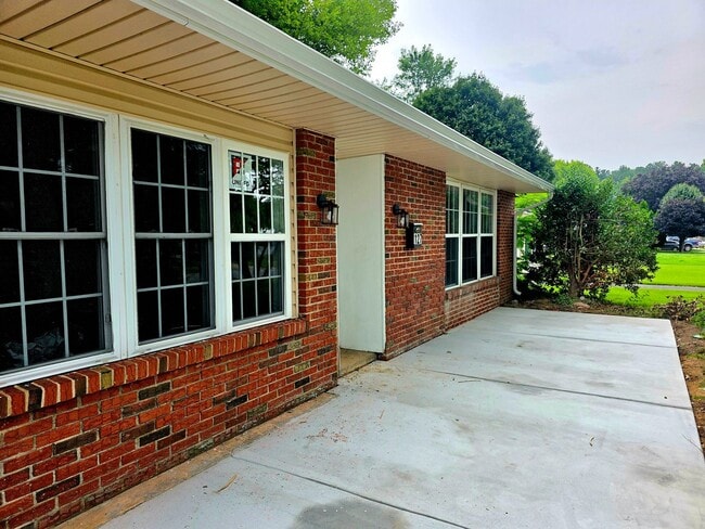 Photo - 4Bed/1Bath Available in Newark DE!