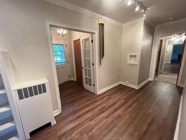 Photo - 3323 Lakeshore Dr