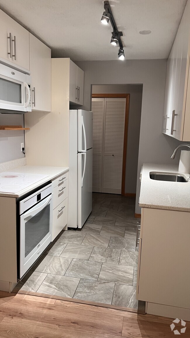 Building Photo - 924 Westbrooke Way Unit 2 Rental