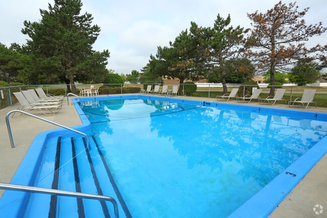 Swimming Pool - Canterbury East Apartments
