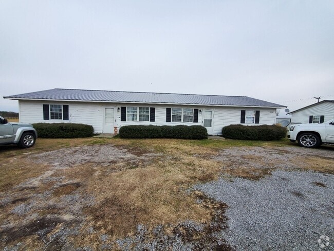 Building Photo - Charming 2BR/1BA Apartment – Well-Maintain...