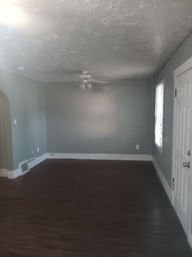Building Photo - 714 E Oak St Rental