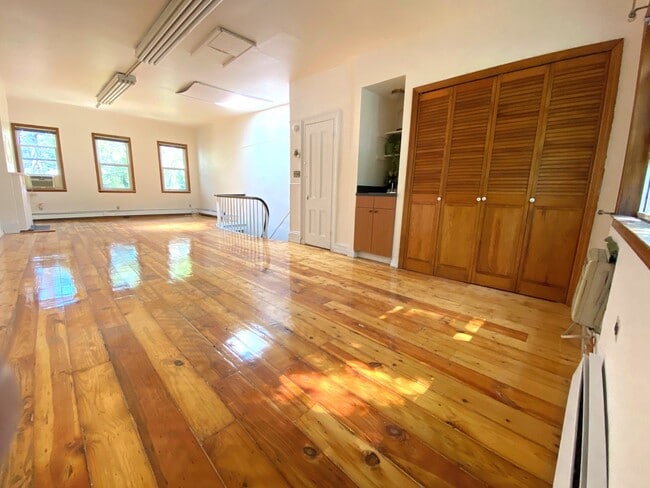 top floor loft space - 412A 17th St Unit duplex