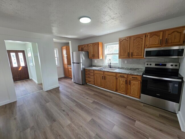 Photo - 231 Tindolph Ave N