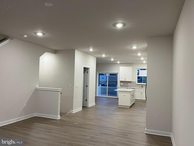 Building Photo - 305 Nickel Ln