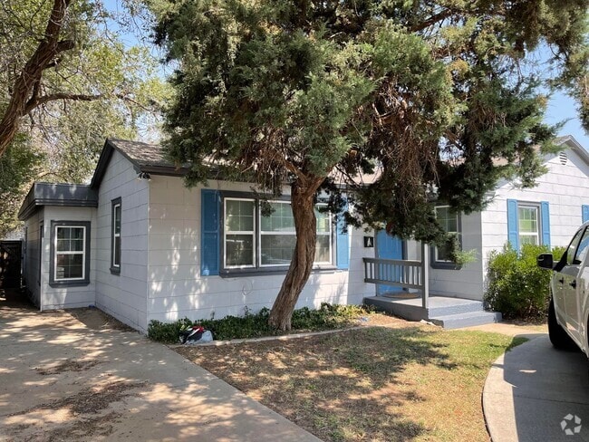 Building Photo - Beautiful Charming 4-Bedroom Rental