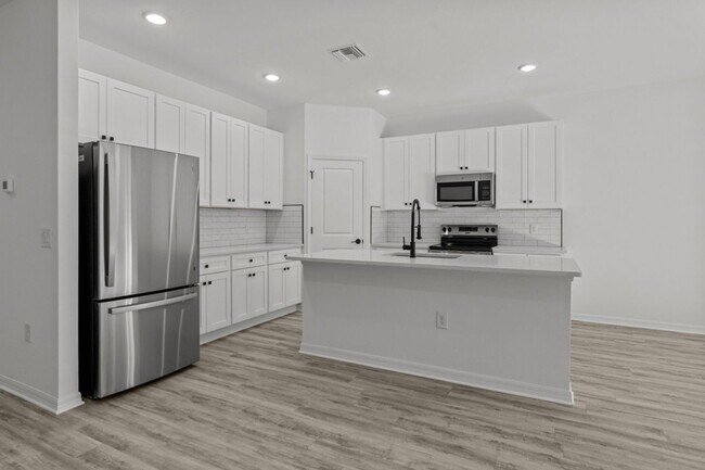 Photo - 548 Knapp St