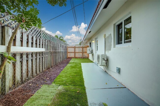 Photo - 1750 NE 56th Ct Apartment Unit 5