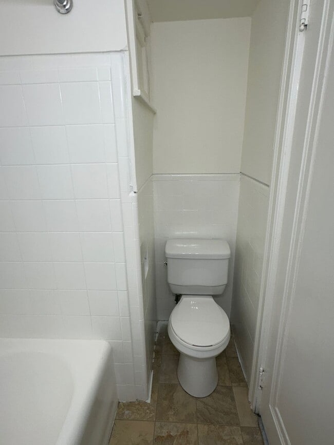 Photo - Marlyn Apts 202: 1 Bed 1 Bath Unit 202