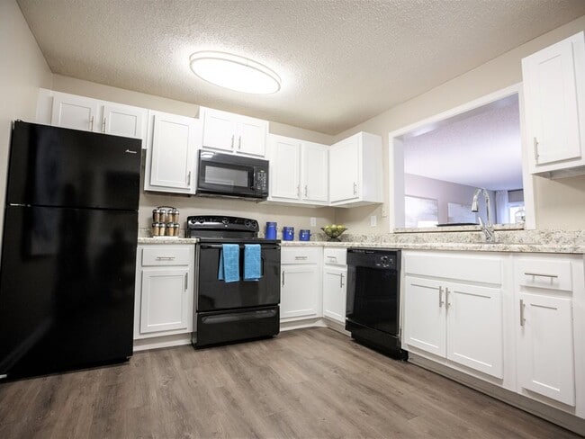 Photo - Avenues at Holcomb Bridge