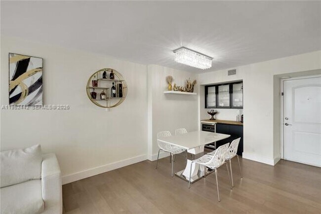 Photo - 100 Bayview Dr