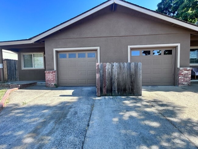 Building Photo - 208 Talisman Dr Unit 208 Talisman Drive #A