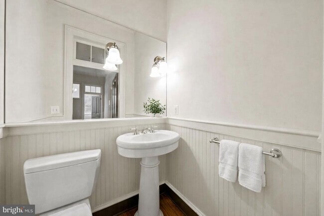 Photo - 415 William St