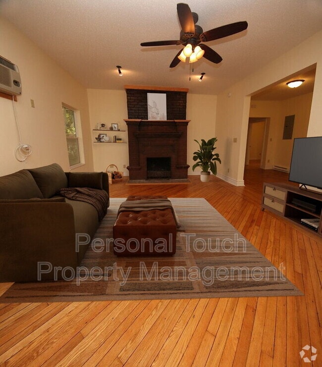 Building Photo - 411 4th Ave S Unit 1 Rental