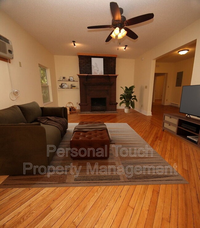 Building Photo - 411 4th Ave S Unit 1 Rental