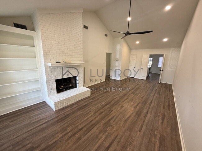 23 Meadowoods Pl