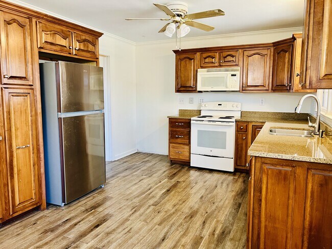 Photo - 1813 Alpine Dr