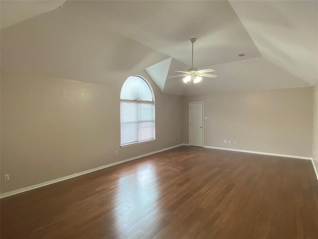 Photo - 104 Sumac St