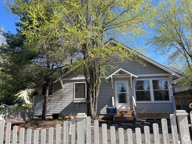 Building Photo - 824 NW Newport Ave Rental