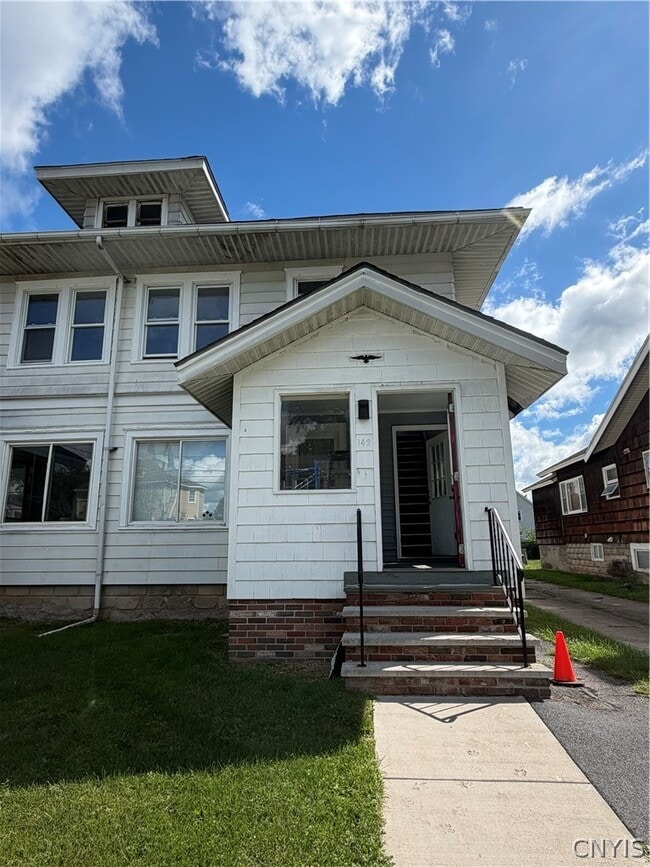 142-44 Lynwood Ave