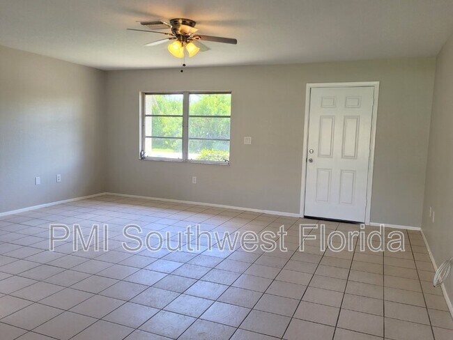 Photo - 1578 Adrian St