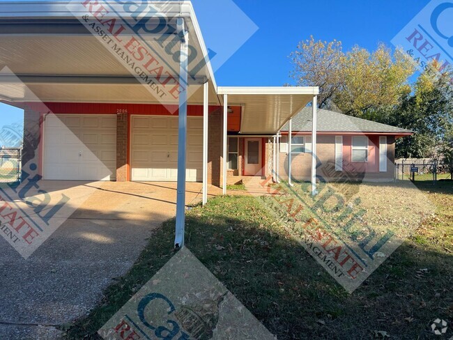 Building Photo - Charming Moore Home