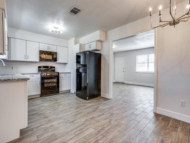 Photo - 2203 Trails End Dr