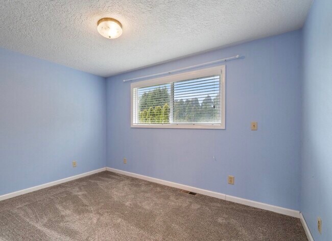 Photo - 1233 Nehalem Ave