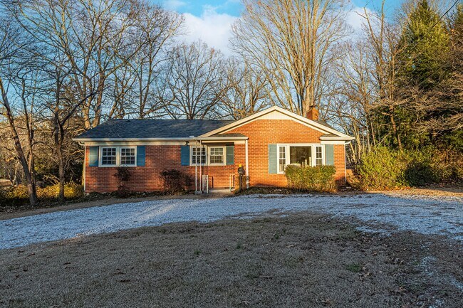 Price Improvement! 5 bedroom, 3 bathroom h... - Price Improvement! 5 bedroom, 3 bathroom h... House