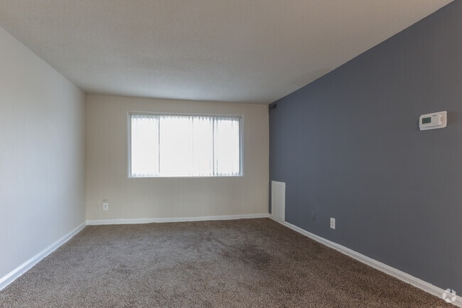 1BR, 1BA - 530 SF