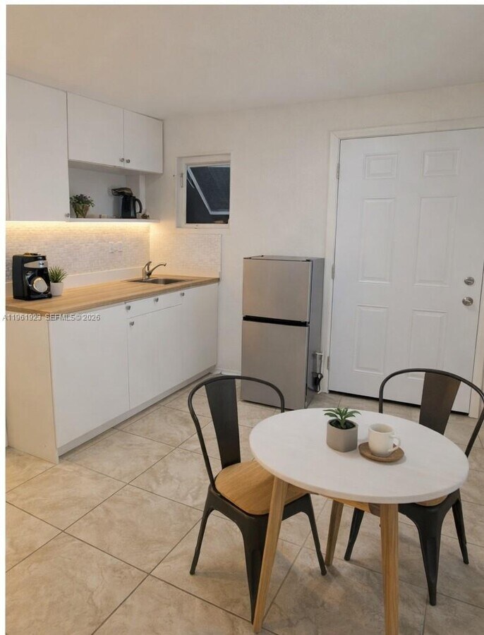 Photo - 1399 Cindy Cir NE Unit B