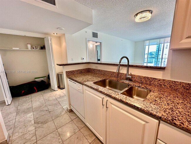 Photo - 1155 Brickell Bay Dr Unit 905