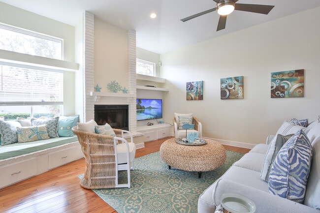 Photo - 927 80th St NW