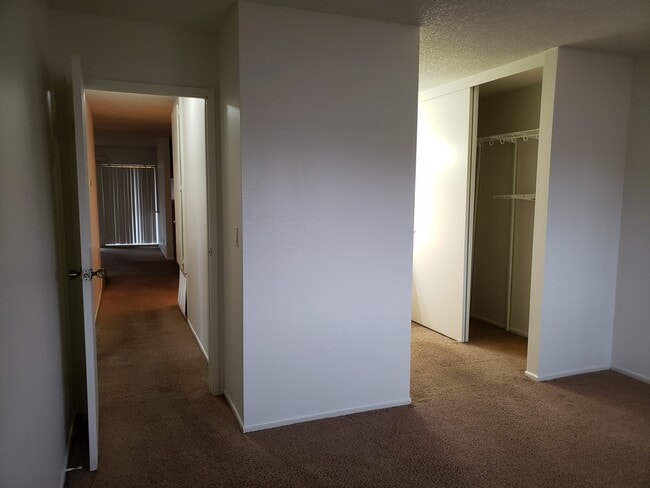 Photo - 3 Bed 2 Bath Townhome Close To The Strip!