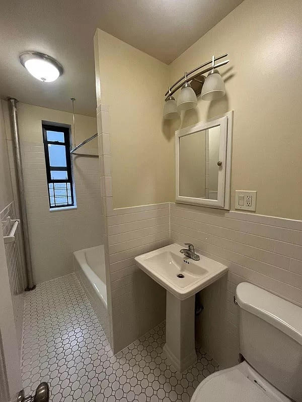 Photo - 315 E 167th St Unidad 3