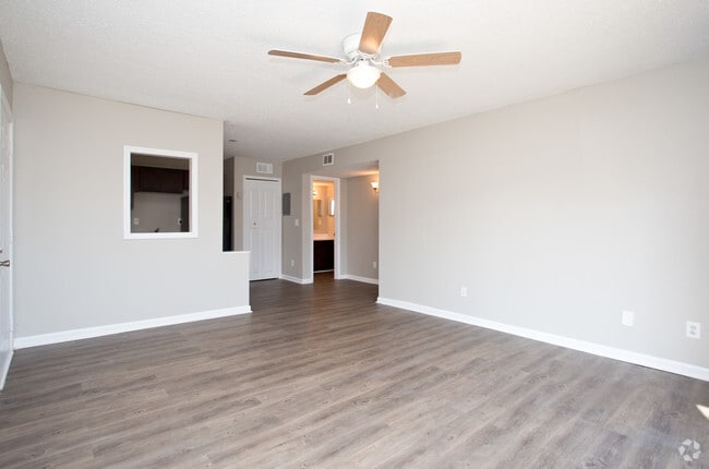 1BR, 1BA - 708 SF