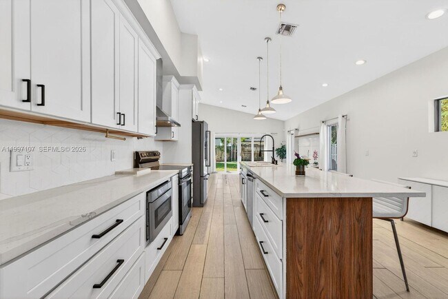 Photo - 1126 NE 16th Ct