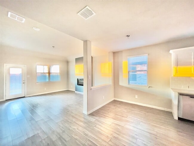 Photo - 1568 Glacier Rdg