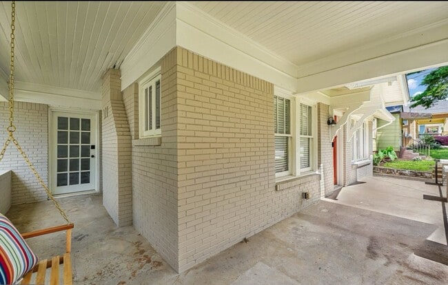 Photo - 1667 Sylvan Rd SW