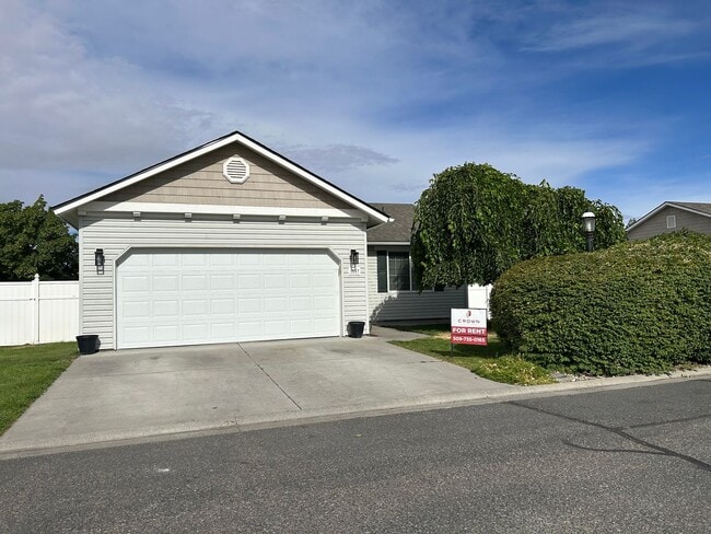 Building Photo - 1537 Foxglove Ave