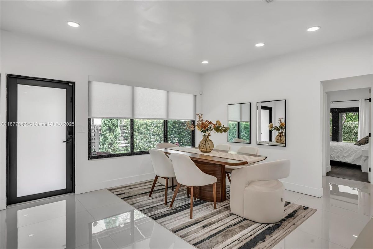 Photo - 2484 SW 25th St