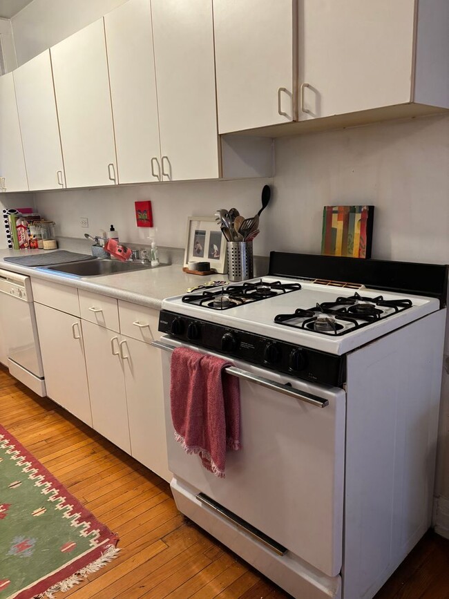 Photo - 4410 N Rockwell St Unit 4410-2