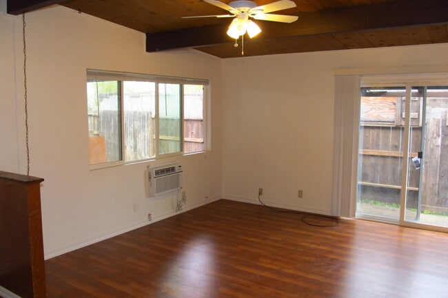 Photo - 993-995Butte Unidad 993 Butte