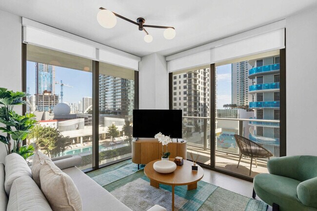 Photo - 11 NE 6th St Unidad SI FL17-ID1511928P