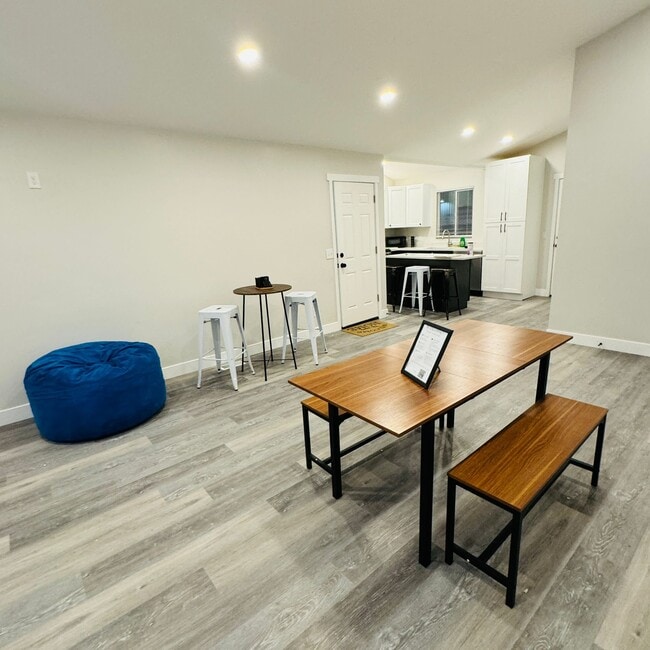 Photo - 7531 Birch St